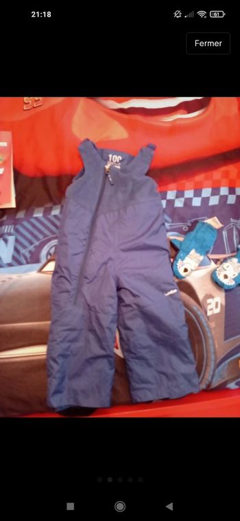 Combinaison de ski et moufles