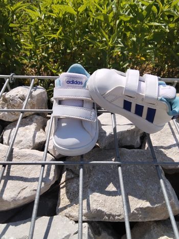Baskets Adidas taille 19