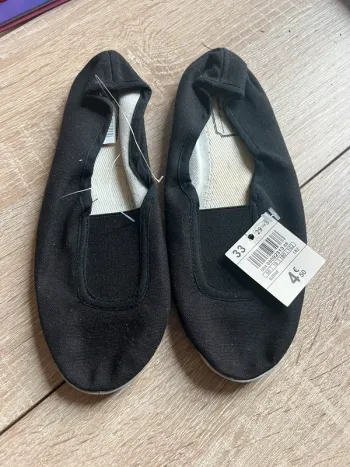 Chaussons danse / gym taille 33 neufs