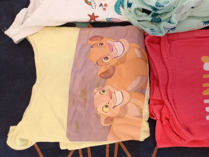 Lots de t shirt fille 3 ans très bon état. - photo numéro 2