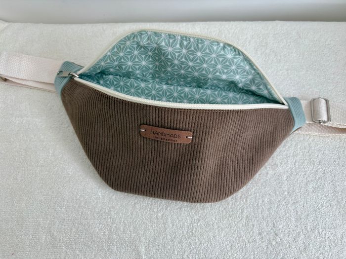 Sac banane couleur Vert d'eau et Chocolat Velours Côtelé - photo numéro 2