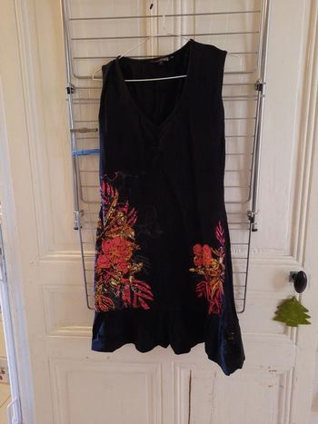 Robe noir et fleur