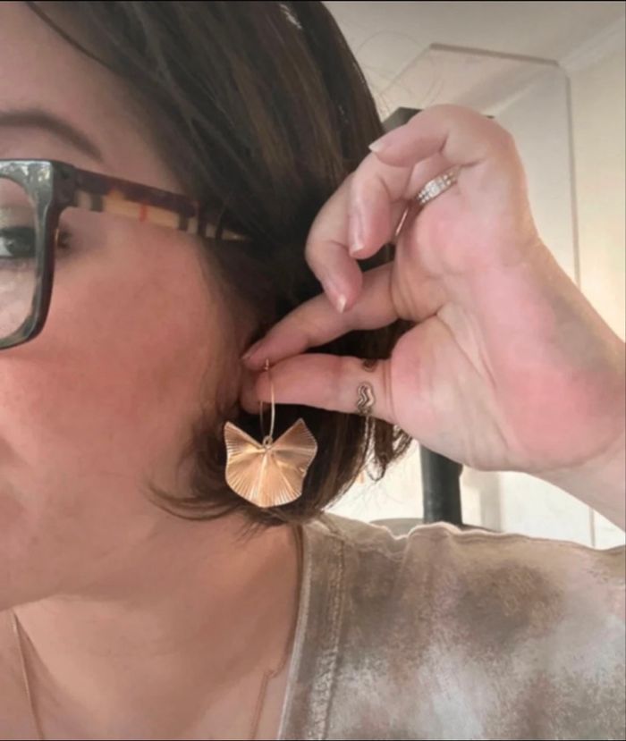 Boucles d’oreilles pendantes NEUVES pour femme 🌙 forme demi-lune couleur doré - photo numéro 2