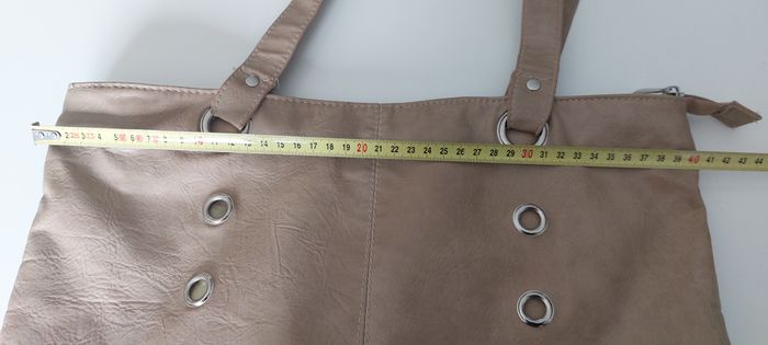 Sac à main marron clair avec une poche centrale - photo numéro 10