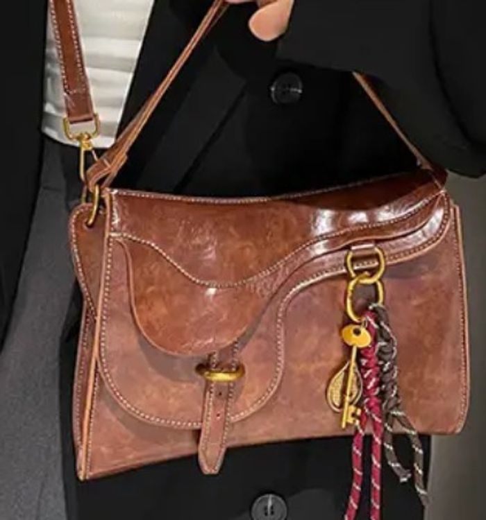 Sac bandoulière similicuir marron tendance - photo numéro 2