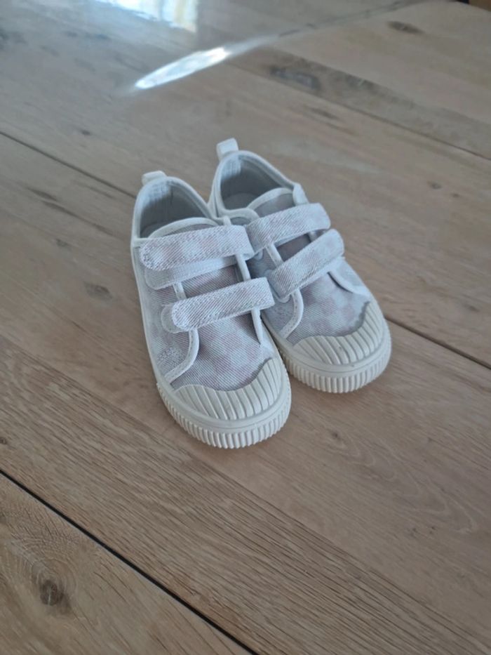 Chaussure fille taille 25