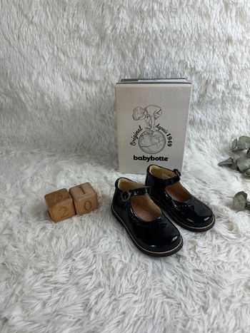 Paire de babies coloris noir Babybotte taille 20