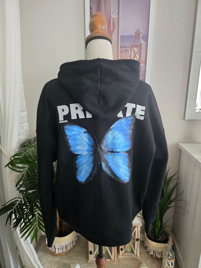 Sweat-shirt noir à capuche avec papillon bleu - photo numéro 6