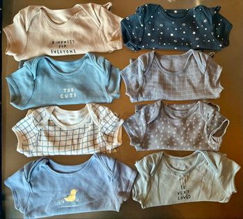 Lot de 8 bodys 6 mois manches courtes