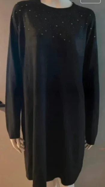 Robe pull avec strass in extenso en XXL