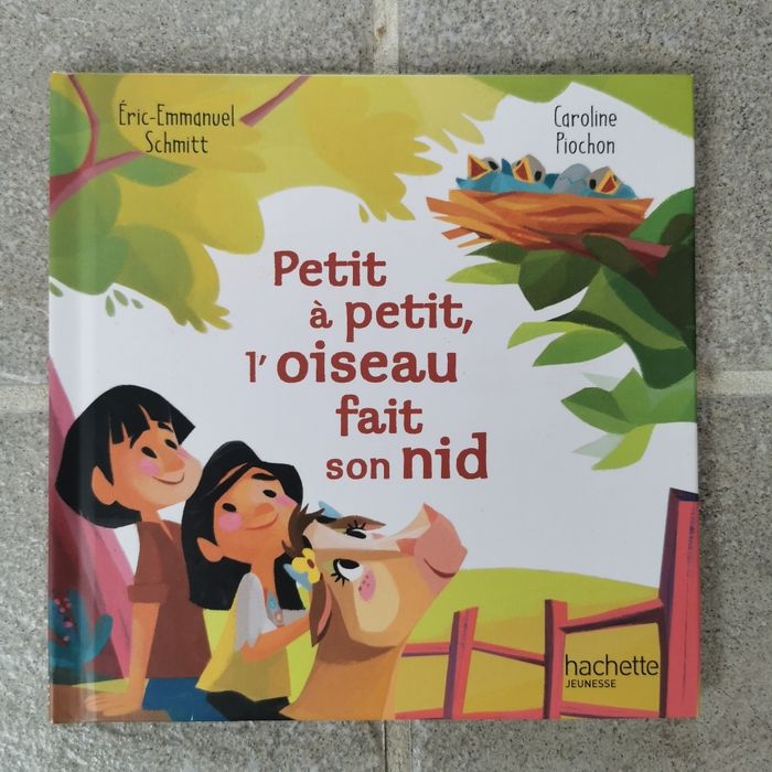 Petit à petit l'oiseau fait son nid