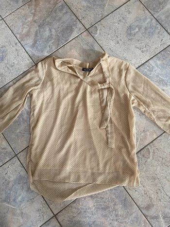 Blouse beige à pois