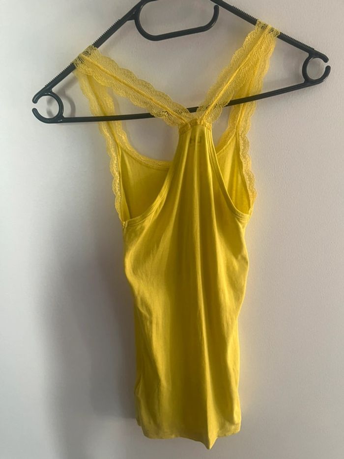 Top bretelles dentelle jaune citron taille S - photo numéro 2