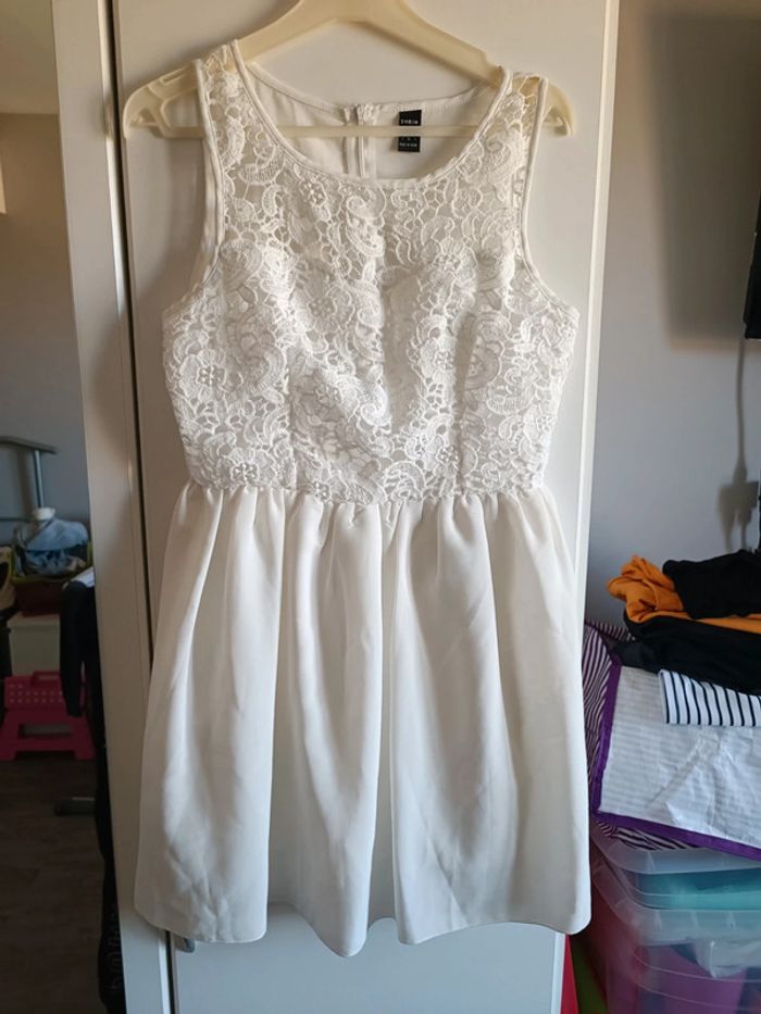 Robe brodée