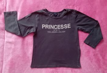 T-shirt Kiabi taille 5 ans en très bon état