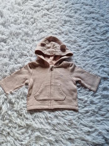 Gilet zippé à capuche