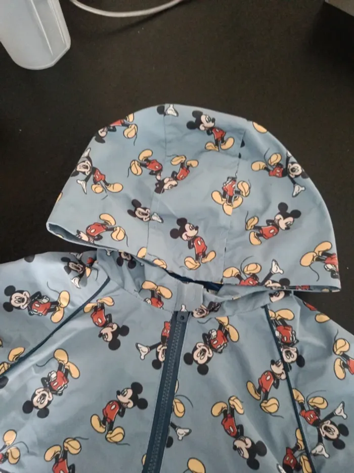 Blouson coupe vent mickey neuf jamais porte - photo numéro 3