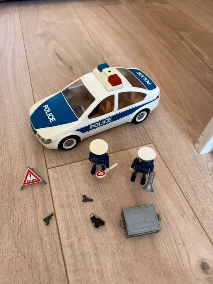 Voiture de policier Playmobil - photo numéro 4