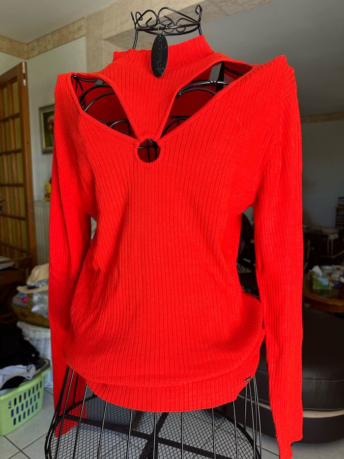 Pull rouge Morgan neuf avec ouverture décolleté