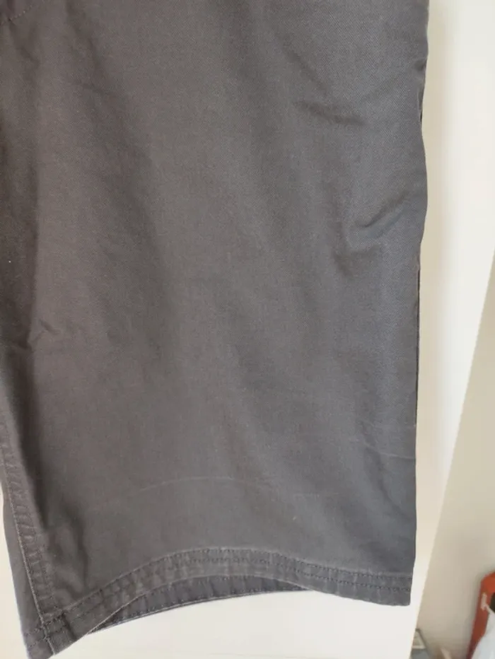 Short Quechua gris – Taille S/M, bon état. - photo numéro 3