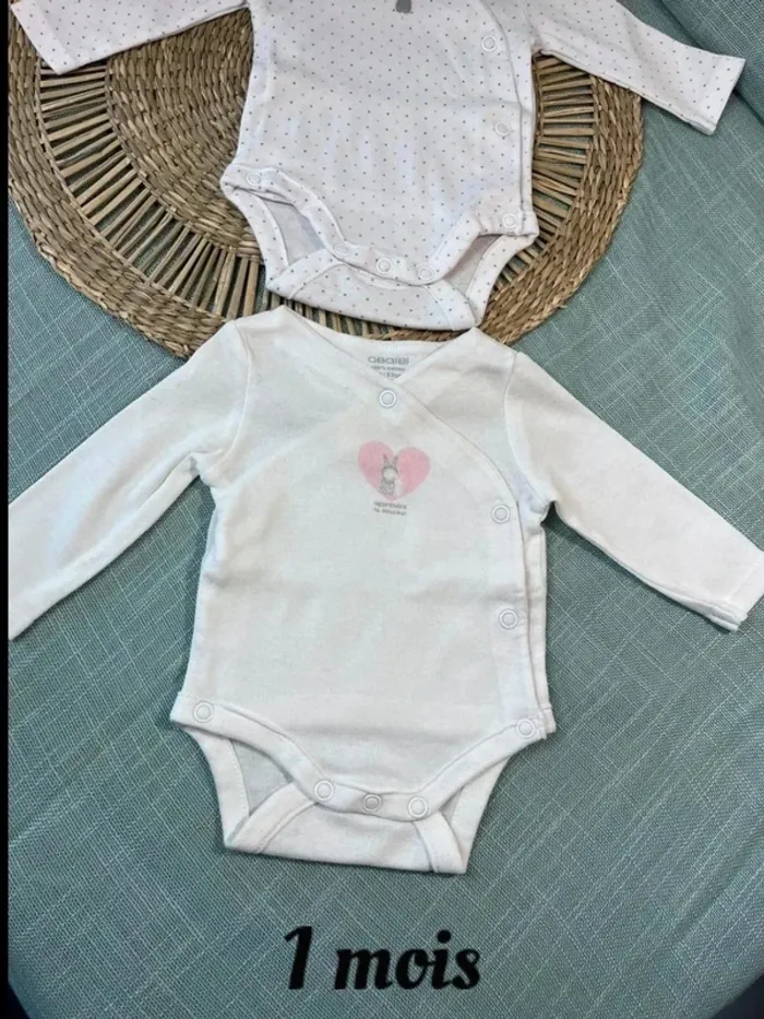 Lot 2 bodies taille 1 mois - photo numéro 2