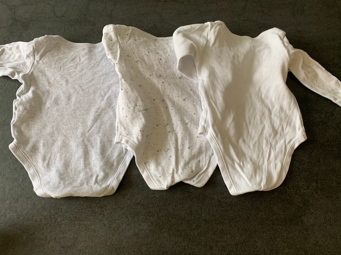 Lot de 3 bodies 18 mois - photo numéro 2