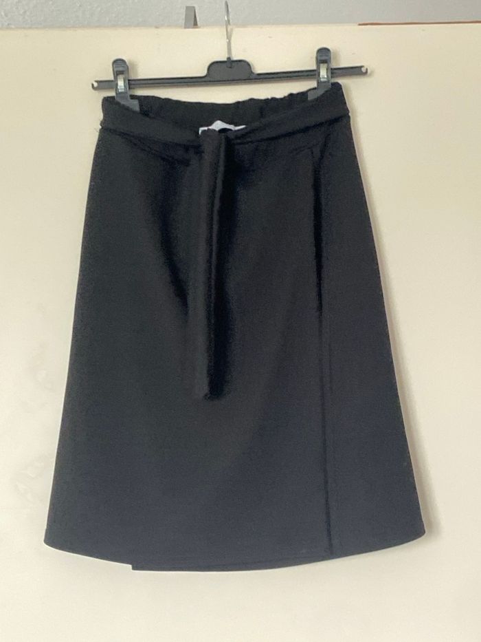 A vendre jupe portefeuille noire