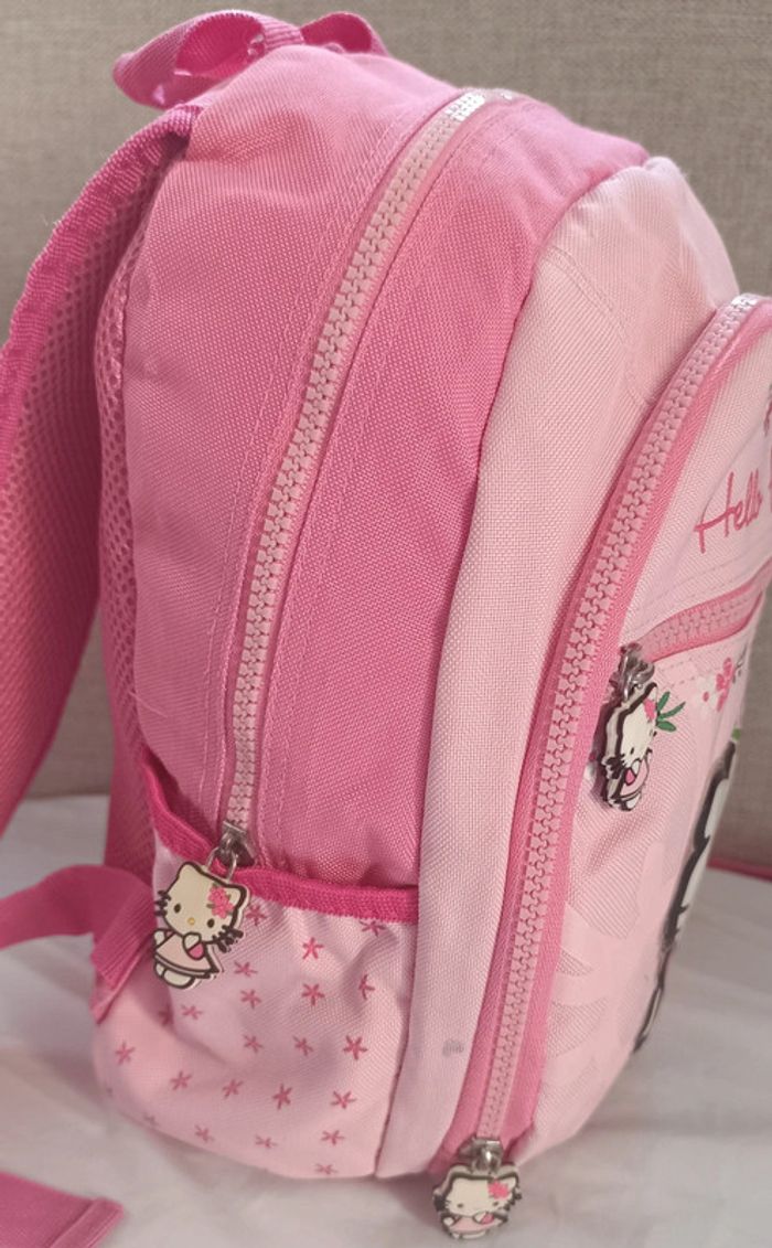 Petit sac rose Hello Kitty, avec 2 poches sur le devant - photo numéro 3
