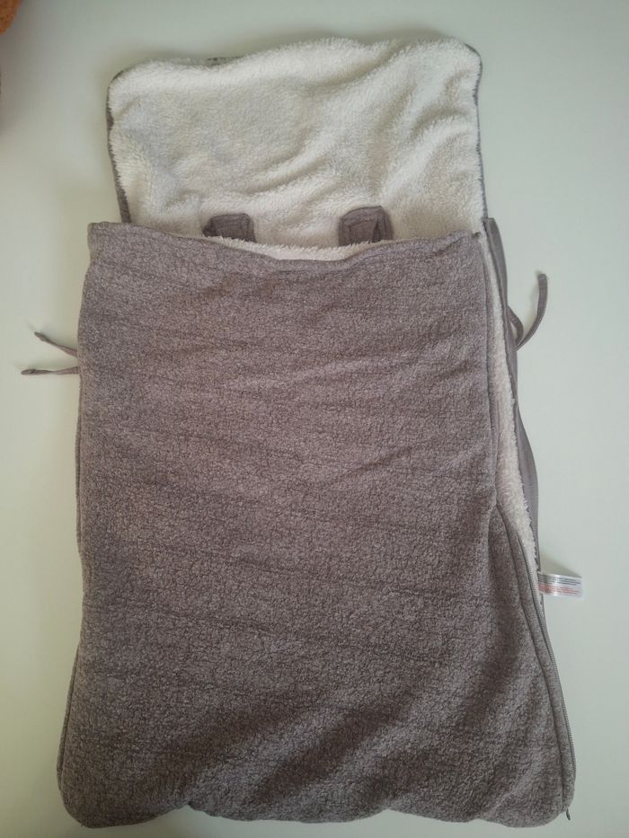 Enveloppe bébé dans la poussette