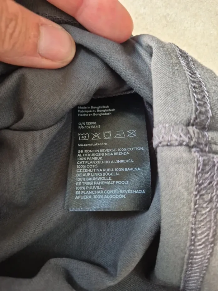 Tee-shirt garçon H&M anthracite baskets 9/10 ans neuf - photo numéro 3