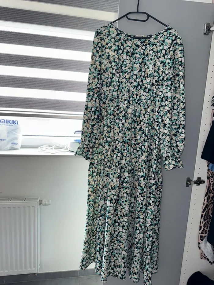 Robe fleurie taille 44 - photo numéro 2
