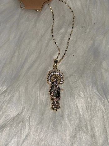 Collier pendentif vierge Marie
