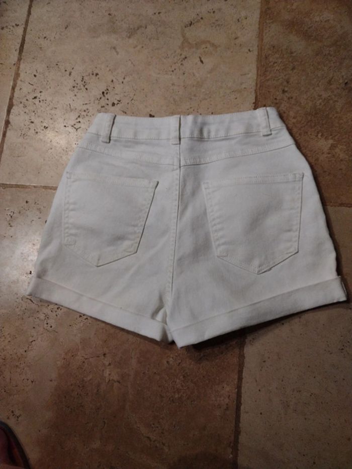 Short blanc en 32 - photo numéro 3