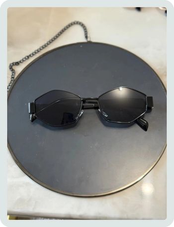 Lunette de soleil noire