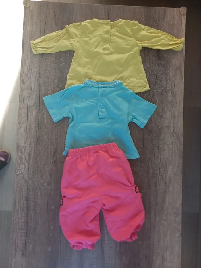 Lot tee-shirts et pantalon bébé fille 6 mois - photo numéro 4