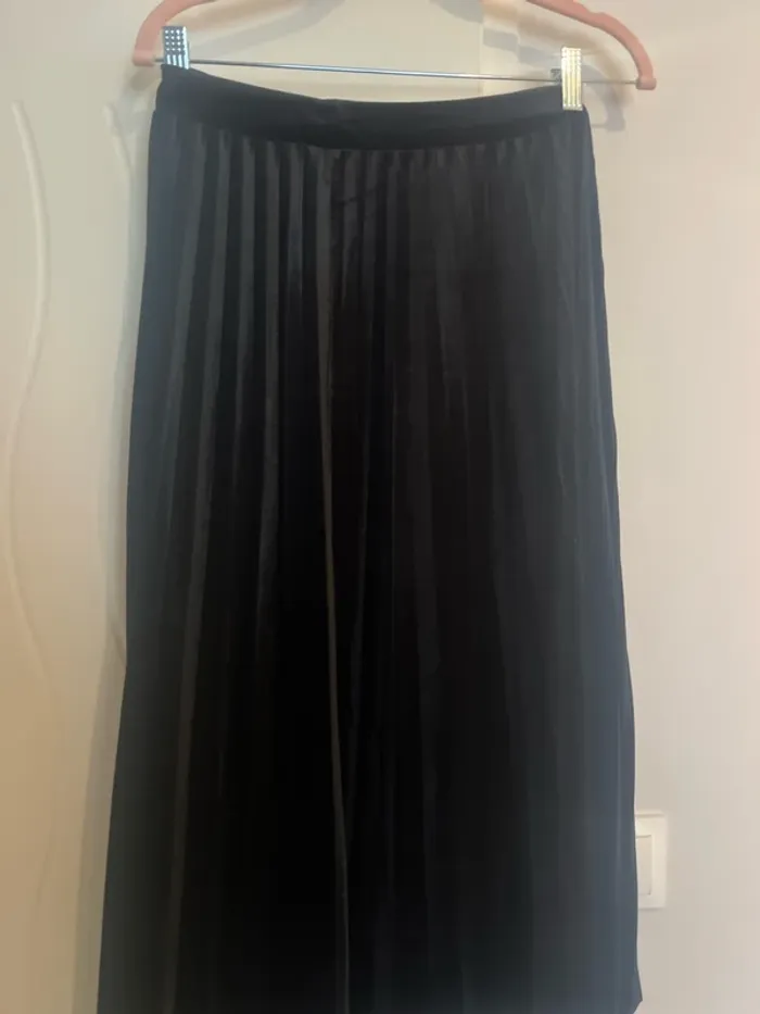 Belle jupe noir plissé effet velour - photo numéro 2