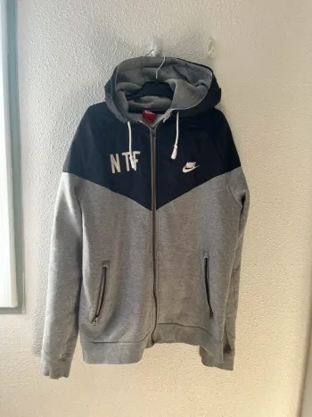 Veste à capuche chaude Nike taille 38