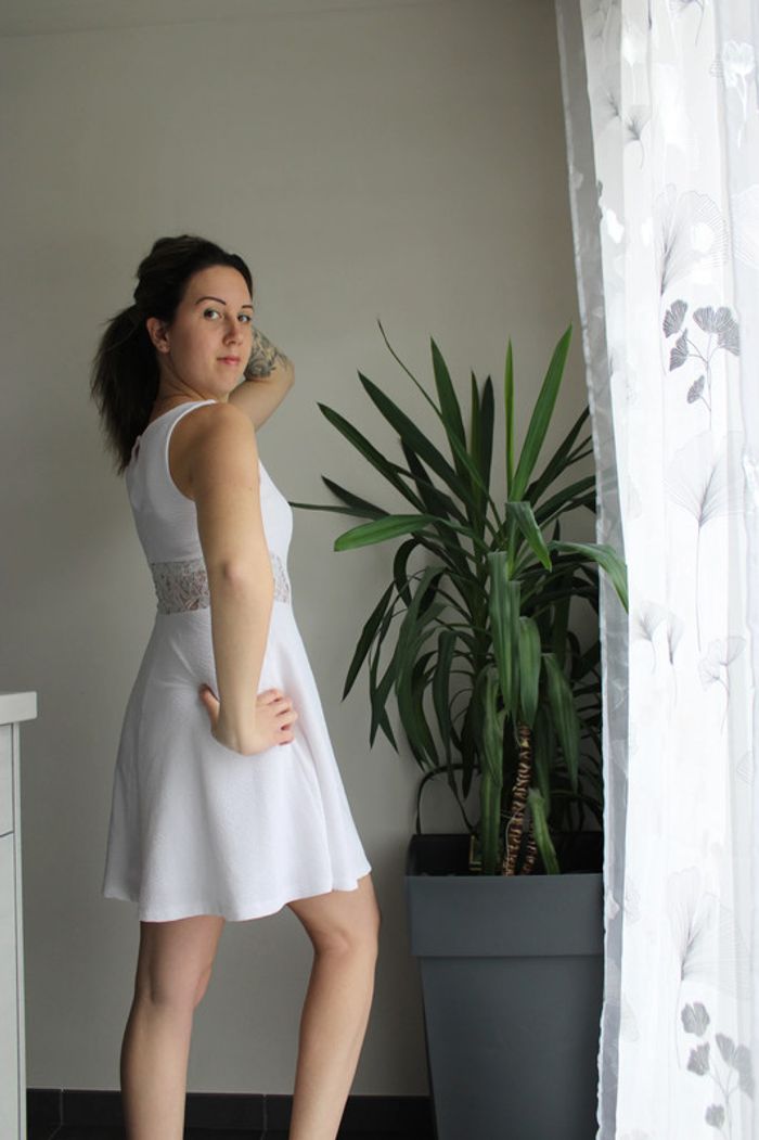 Jolie robe blanche avec dentelle taille M/38 - photo numéro 5