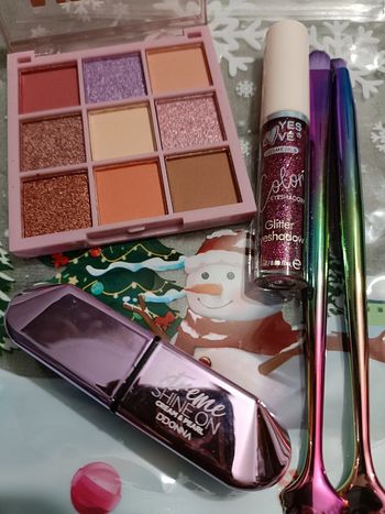 Lot ensemble 3 maquillages 2 accessoires