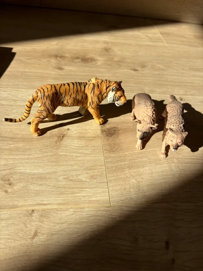 Animaux tigre et loups
