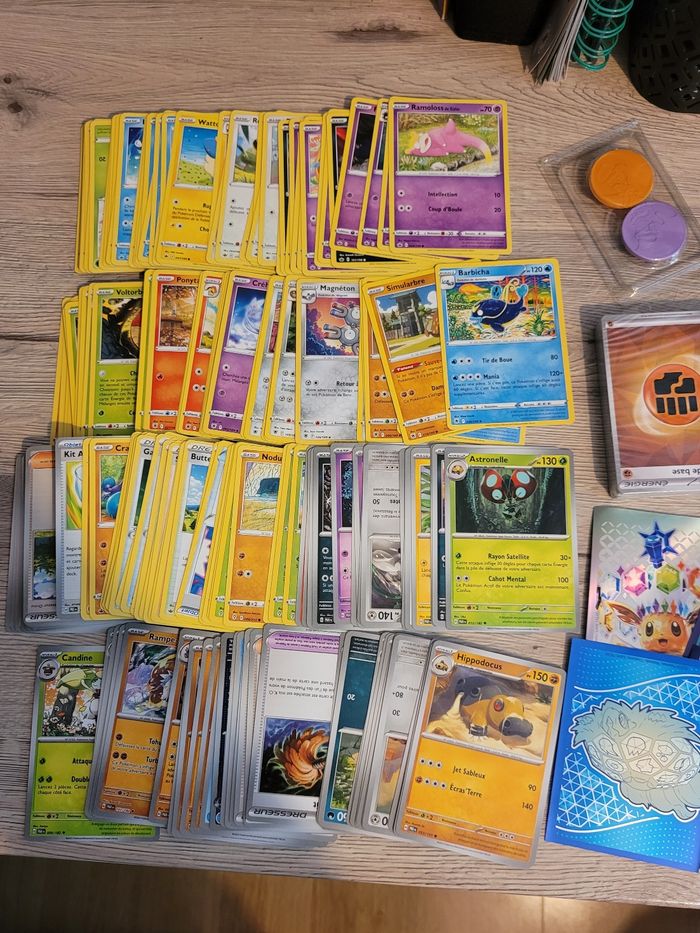 Lot cartes Pokémon différentes avec brillantes - photo numéro 2