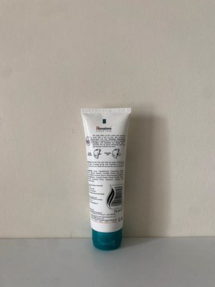 Gommage détoxifiant charbon visage - photo numéro 2