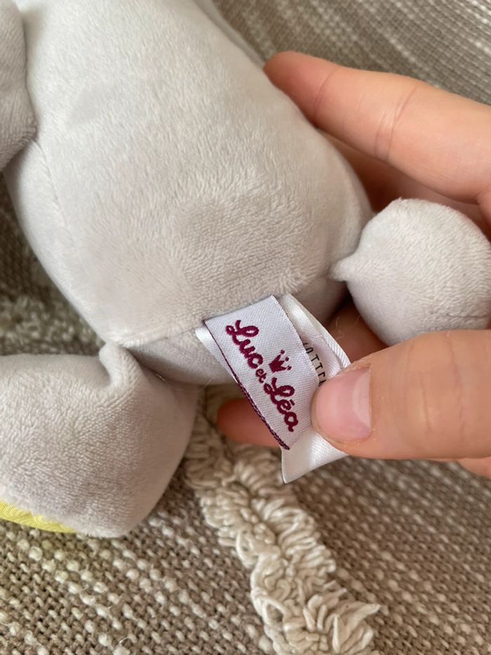 Peluche doudou 21cm Luc et Léa lapin gris et bleu vert très bon état - photo numéro 4