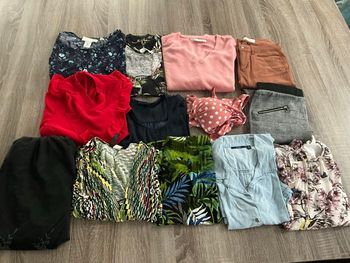 Lot de 13 vêtements taille XS 