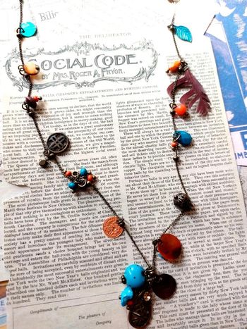 Magnifique collier sautoir bohème avec breloques