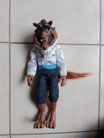 Poupée la bête Disney