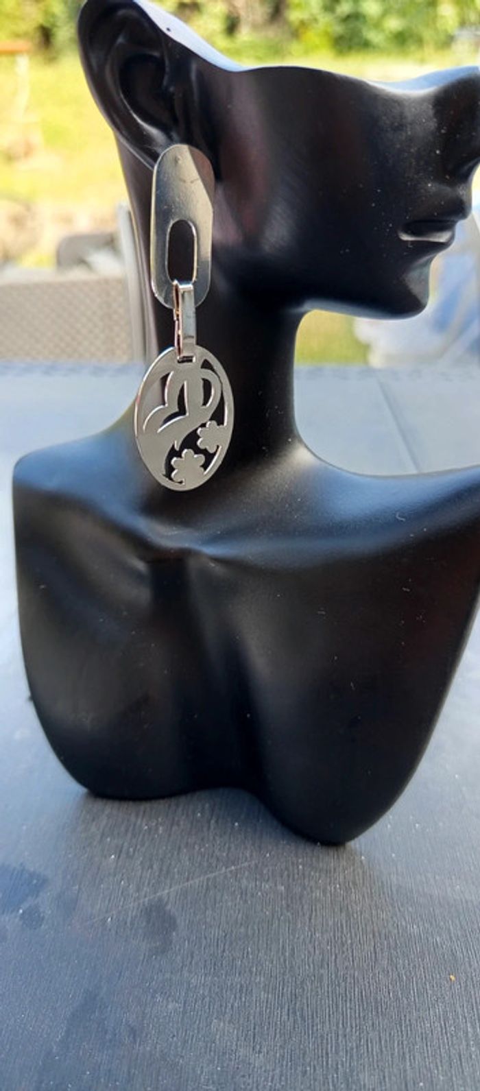 Boucles d'oreilles rondes a motifs femme