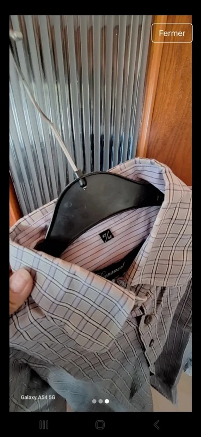 Chemise Dansaert 41/42
Un bouton à remplacer - photo numéro 3
