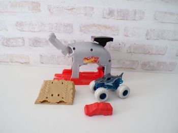 Lanceur Monster Trucks - Hot Wheels - Mégalodon (J10)