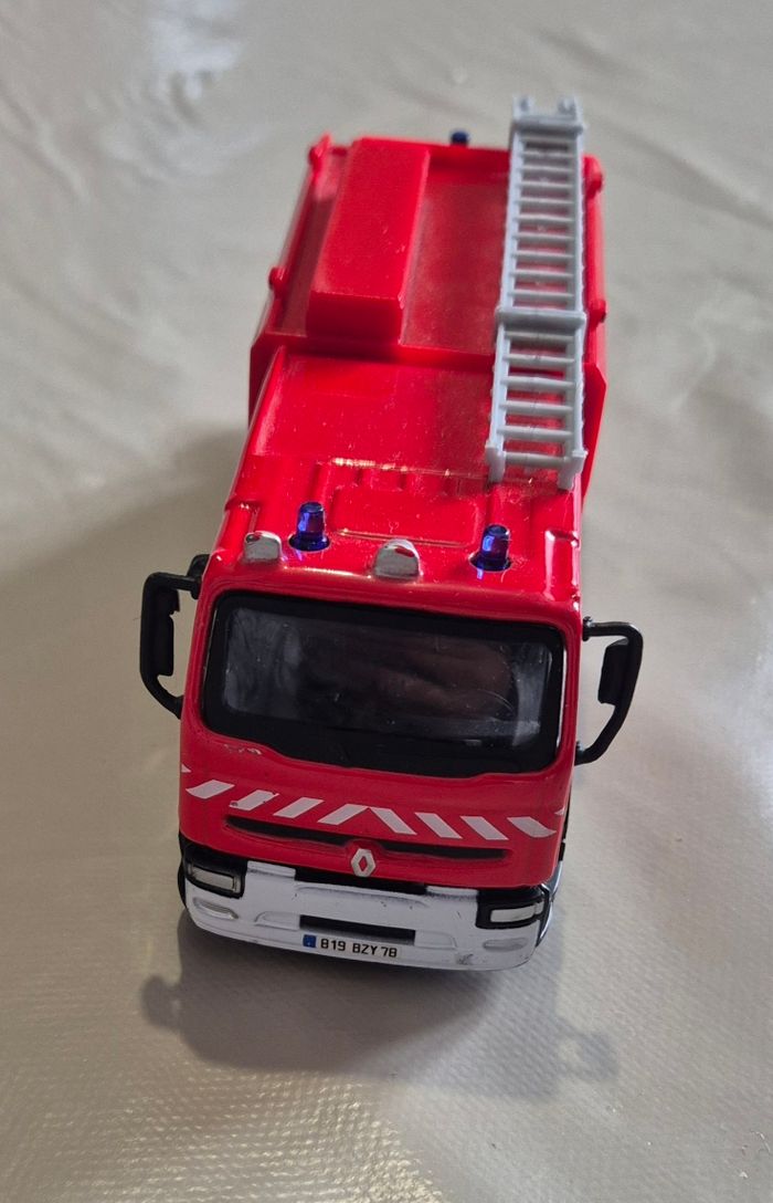 Véhicule miniature echelle 1/50 bburago Renault premium camion pompier - photo numéro 2